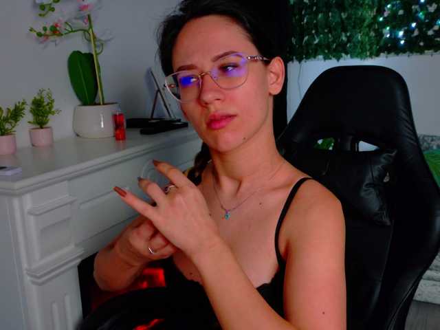 NicoleIris's BongaCams show and profile