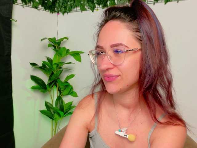 NicoleIris's BongaCams show and profile