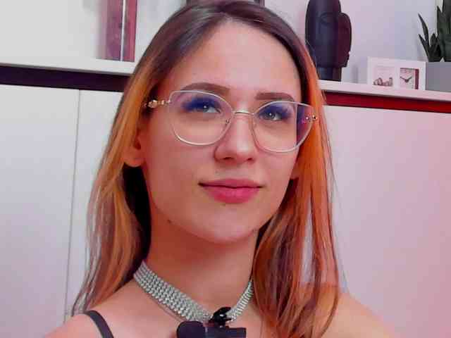 NicoleIris webcam