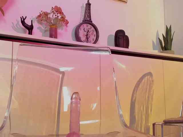 NicoleIris webcam