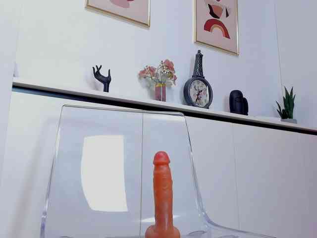 NicoleIris webcam