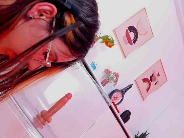 NicoleIris webcam