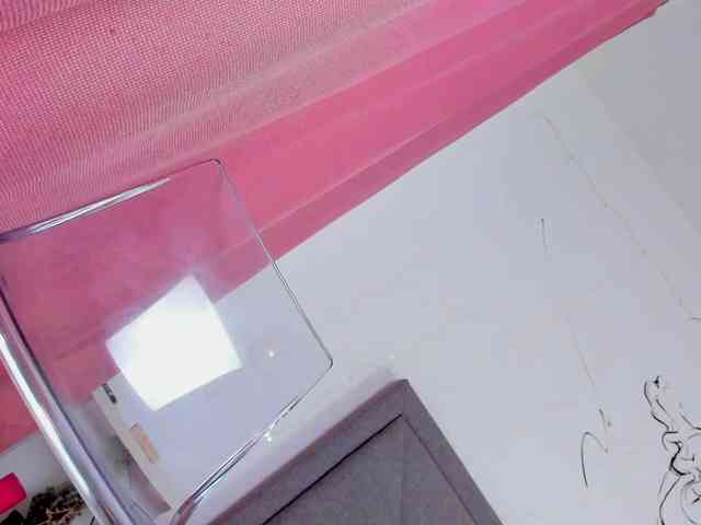NicoleIris webcam