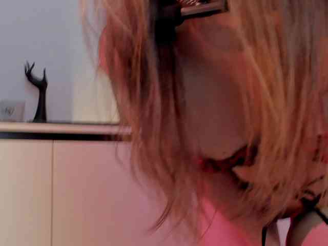 NicoleIris webcam