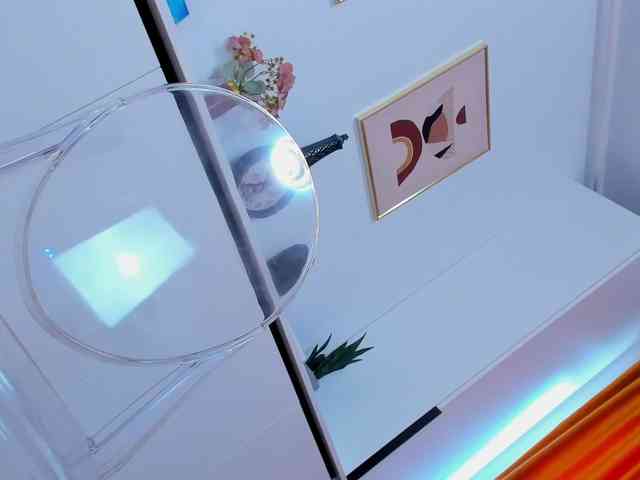 NicoleIris webcam