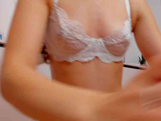 NicoleIris webcam