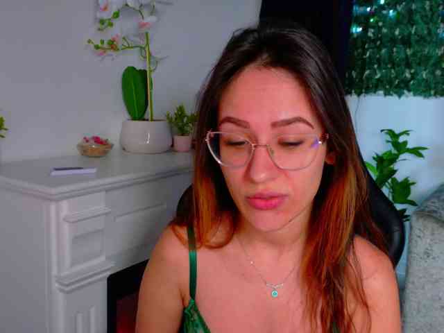 NicoleIris Live Webcam on BongaCams