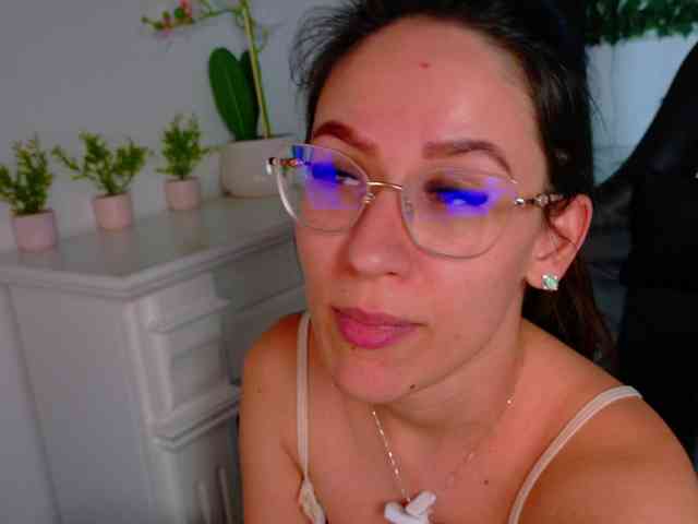 NicoleIris webcam