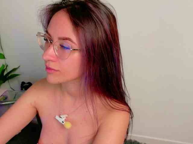 NicoleIris webcam