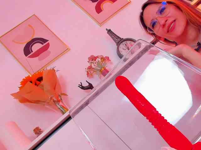 NicoleIris webcam