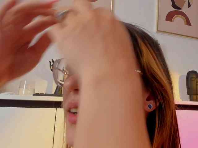 NicoleIris webcam