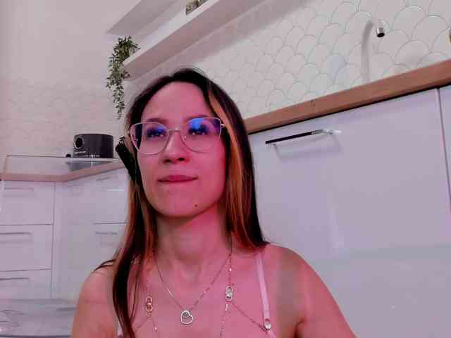 NicoleIris webcam