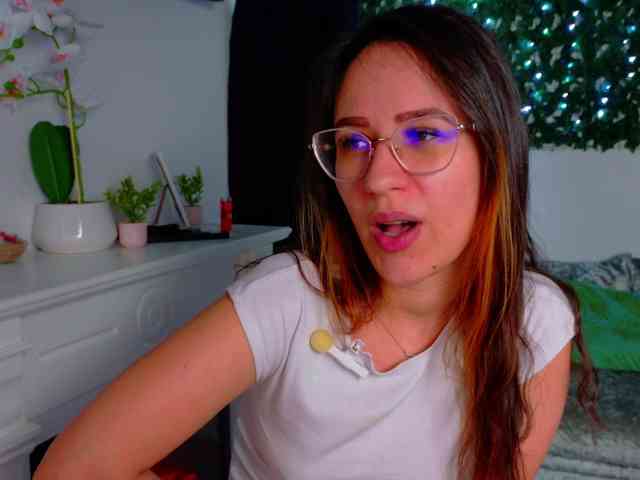 NicoleIris webcam