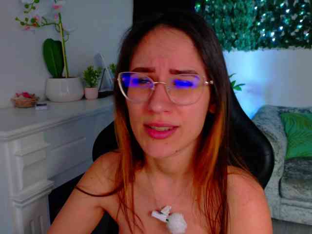 NicoleIris webcam