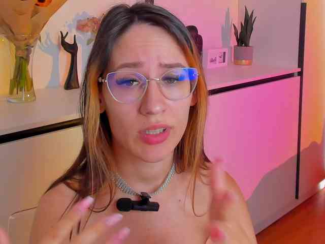 NicoleIris webcam