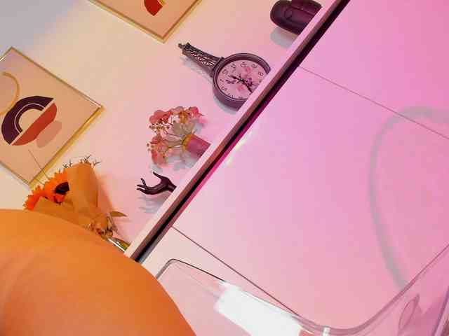 NicoleIris webcam