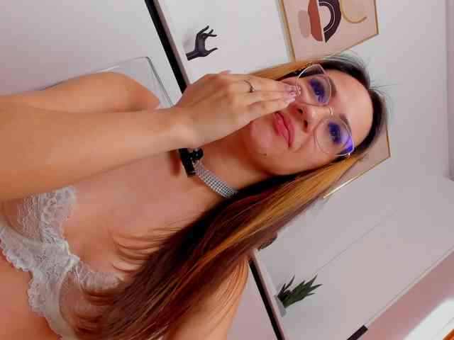 NicoleIris webcam
