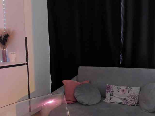 NicoleIris webcam