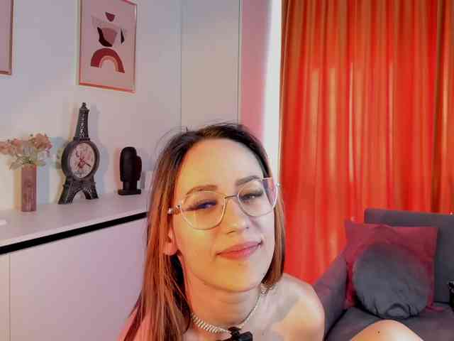 NicoleIris webcam