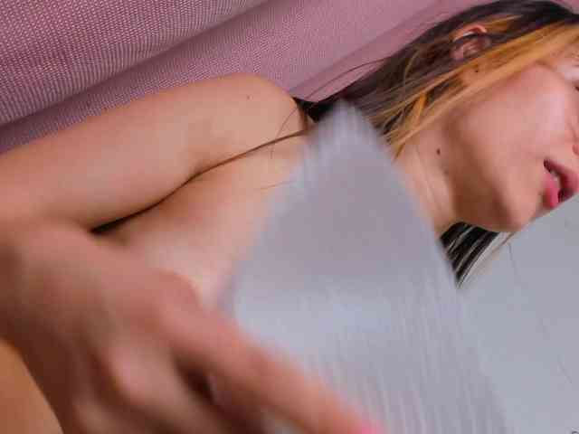 NicoleIris webcam