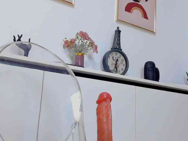 NicoleIris webcam