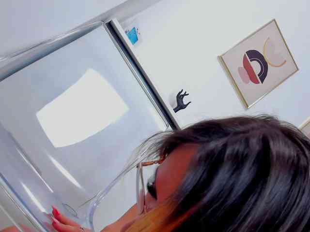 NicoleIris webcam