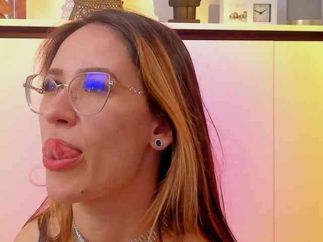NicoleIris webcam