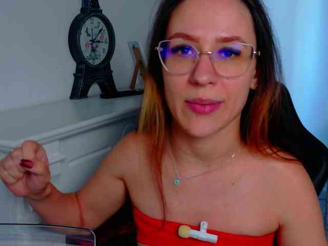 NicoleIris webcam