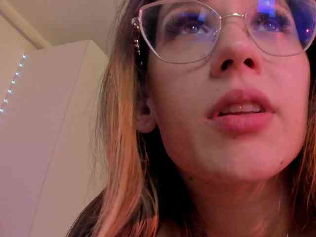 NicoleIris webcam