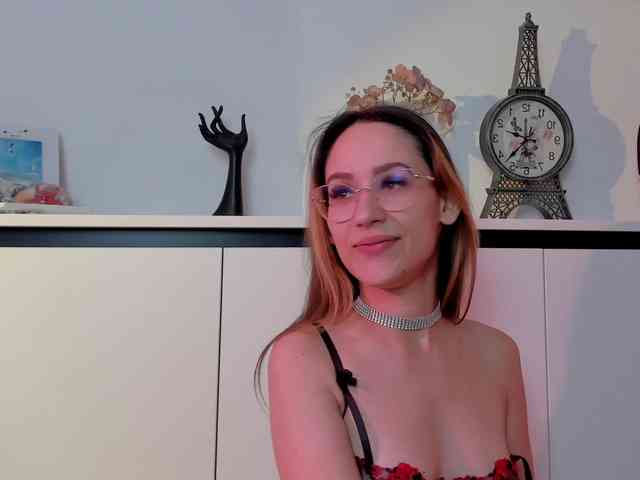NicoleIris webcam