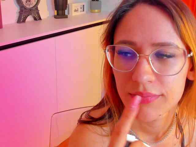 NicoleIris webcam