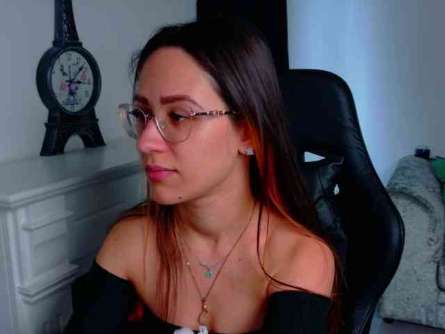 NicoleIris webcam