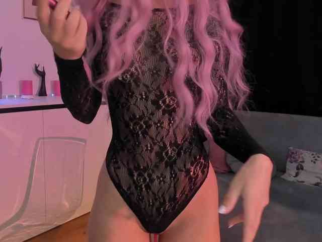 NicoleIris webcam