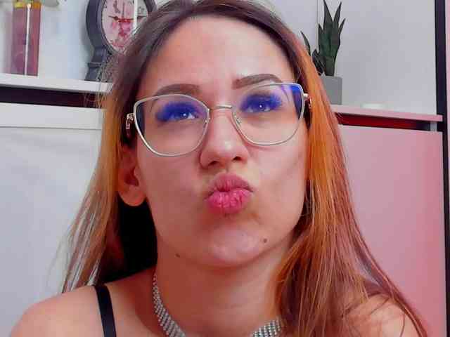 NicoleIris webcam