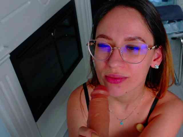 NicoleIris webcam
