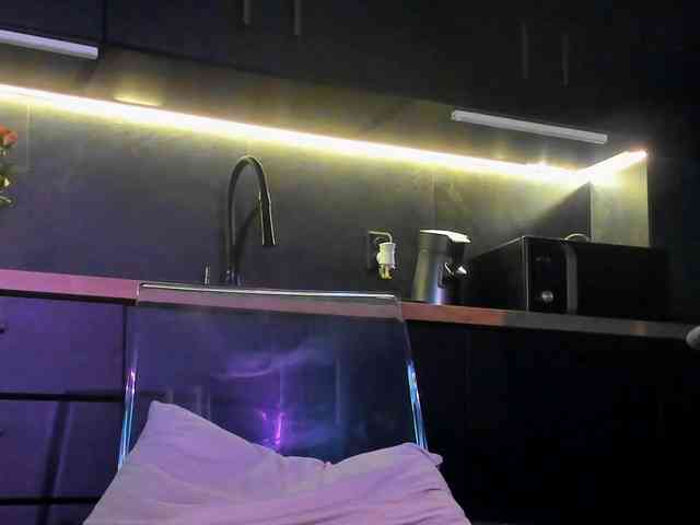 NicoleIris webcam