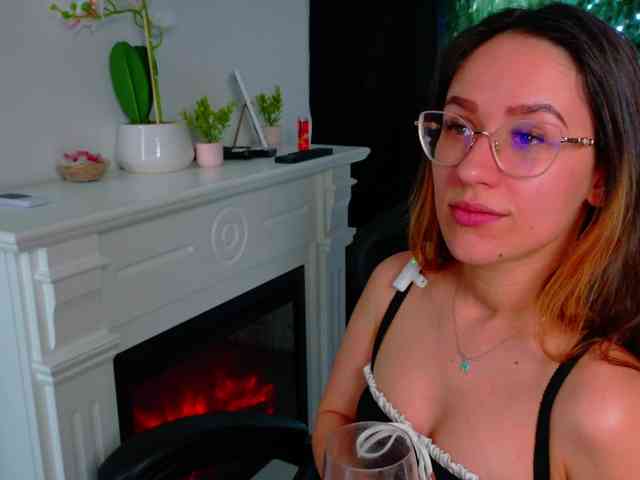 NicoleIris webcam