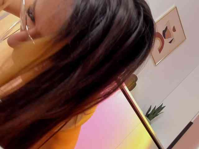 NicoleIris webcam