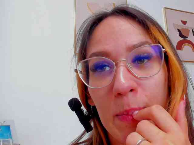 NicoleIris webcam
