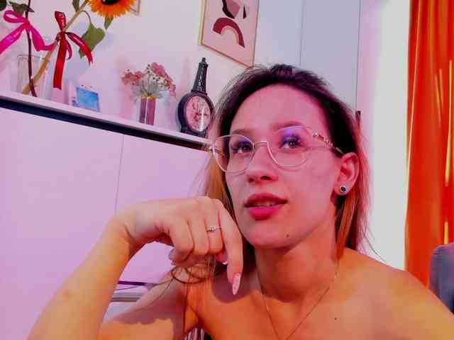 NicoleIris webcam