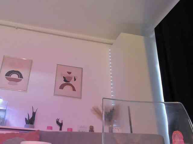 NicoleIris webcam