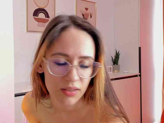 NicoleIris webcam