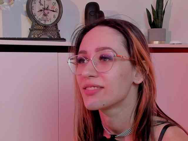 NicoleIris webcam