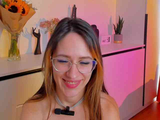 NicoleIris webcam