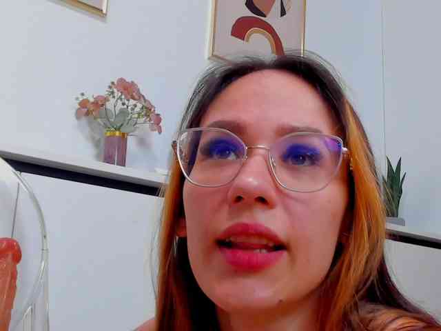 NicoleIris webcam