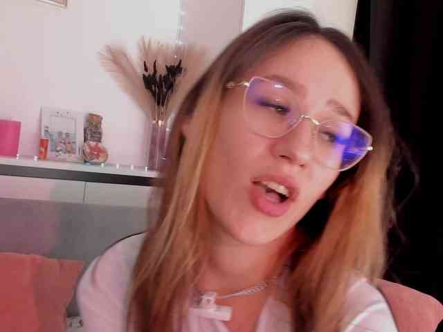 NicoleIris webcam