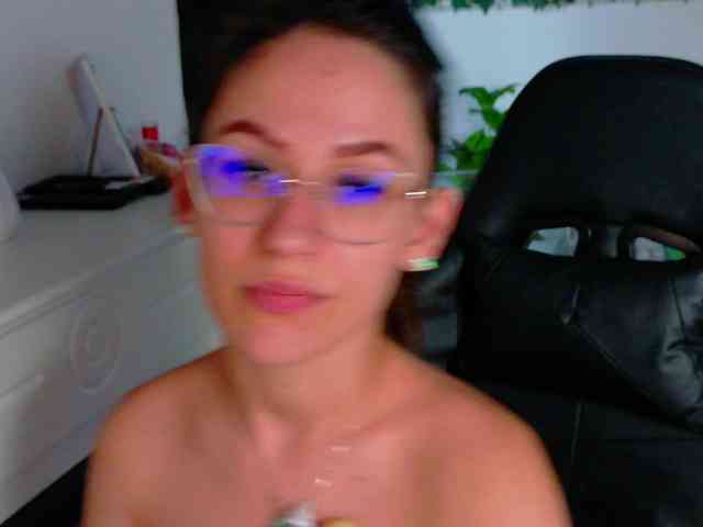 NicoleIris webcam