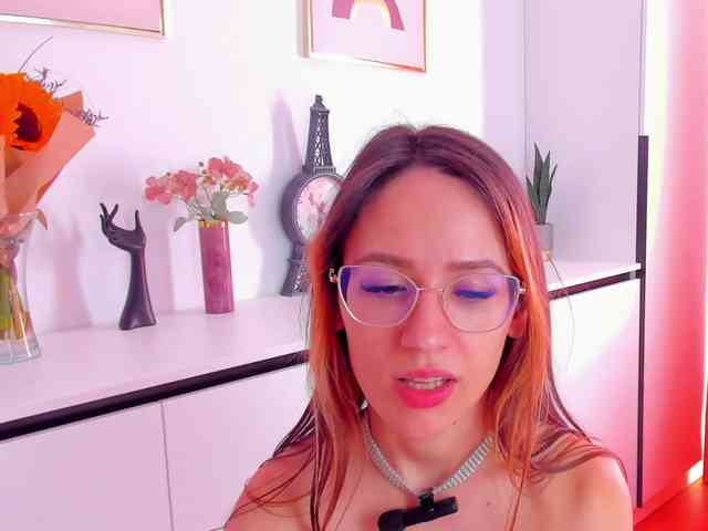NicoleIris webcam