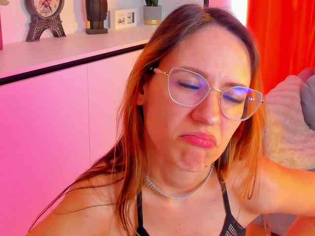 NicoleIris webcam