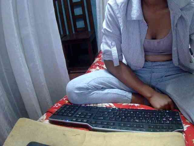 LoveSexx23 webcam